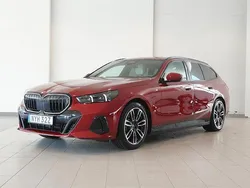 Röd Begagnad 2024 BMW 530e M Sport Kombi | 659 900 kr (Superpris)