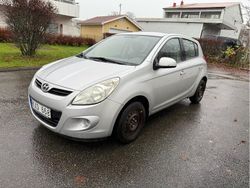 Silver Begagnad 2011 Hyundai i20 Select Halvkombi | 23 000 kr (Marknadspris)