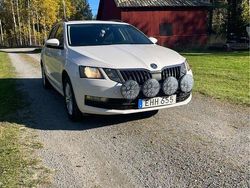 Vit Begagnad 2018 Skoda Octavia Ambition Kombi | 99 000 kr (Bra pris)
