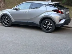 Grå Begagnad 2021 Toyota C-HR Edition SUV | 214 900 kr (Marknadspris)