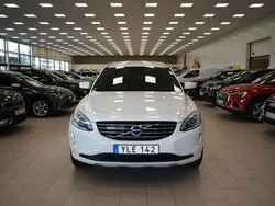 Vit Begagnad 2017 Volvo XC60 Standard SUV | 229 900 kr (Marknadspris)