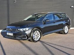 Mörkgrå Begagnad 2021 VW Passat GTE Kombi | 309 900 kr (Lite dyr)