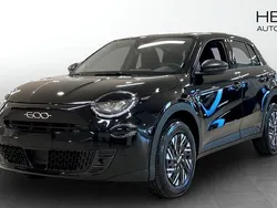 Svart (black) Ny 2025 Fiat 600 Pop Halvkombi | 290 800 kr (Marknadspris)