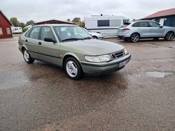 Ljusgrå Begagnad 1998 Saab 900 Halvkombi | 17 999 kr