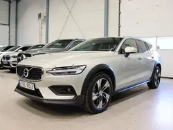 Vit Begagnad 2020 Volvo V60 CC Kombi | 268 800 kr (Marknadspris)