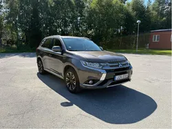 Brun Begagnad 2016 Mitsubishi Outlander P-HEV SUV | 150 000 kr (Marknadspris)