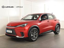 Röd (röd metallic) Begagnad 2024 Lexus LBX SUV | 354 900 kr (Marknadspris)