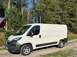 Vit Begagnad 2017 Peugeot Boxer Van | 119 000 kr (Bra pris)
