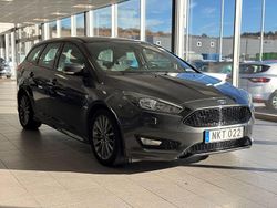 Grå Begagnad 2017 Ford Focus ST-Line Kombi | 99 900 kr (Marknadspris)