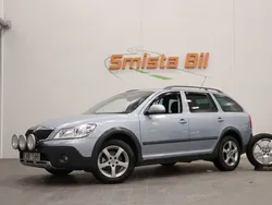 Ljusblå Begagnad 2009 Skoda Octavia Scout Kombi | 58 700 kr (Marknadspris)