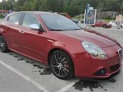 Röd Begagnad 2012 Alfa Romeo Giulietta Distinctive Halvkombi | 100 000 kr