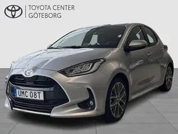 Silver Begagnad 2024 Toyota Yaris Hybrid Style Halvkombi | 279 900 kr (Marknadspris)