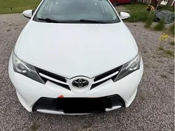 Vit Begagnad 2014 Toyota Auris Touring Sports Kombi | 62 500 kr