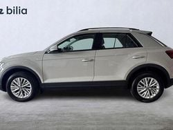 Grå Begagnad 2022 VW T-Roc Life SUV | 279 000 kr (Marknadspris)