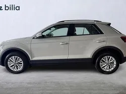 Grå Begagnad 2022 VW T-Roc Life SUV | 279 000 kr (Marknadspris)