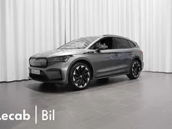 Grå (graphite grey metallic) Begagnad 2023 Skoda Enyaq iV SportLine SUV | 469 500 kr (Marknadspris)