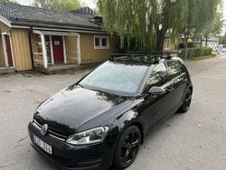 Svart Begagnad 2013 VW Golf VII Halvkombi | 65 900 kr (Marknadspris)