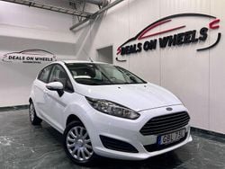 Vit Begagnad 2015 Ford Fiesta Halvkombi | 89 900 kr (Bra pris)