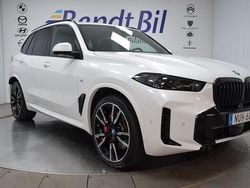 Mineralvit Begagnad 2024 BMW X5 M Sport SUV | 979 500 kr