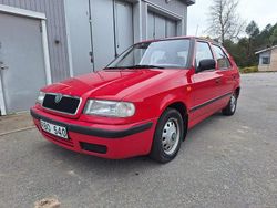 Röd Begagnad 2001 Skoda Felicia Halvkombi | 13 000 kr