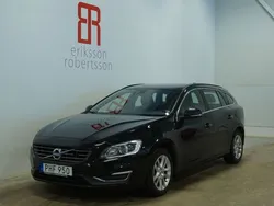 Svart Begagnad 2017 Volvo V60 Momentum Kombi | 169 900 kr (Marknadspris)