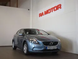 Ljusblå Begagnad 2016 Volvo V40 Business Edition Kombi | 119 900 kr (Marknadspris)