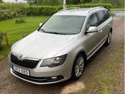 Silver Begagnad 2014 Skoda Superb Elegance Kombi | 98 000 kr (Marknadspris)