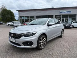 Grå Begagnad 2017 Fiat Tipo Lounge Halvkombi | 119 900 kr (Marknadspris)