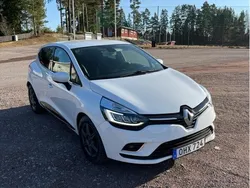 Vit Begagnad 2017 Renault Clio IV Intens Halvkombi | 93 000 kr (Marknadspris)