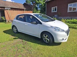 Vit Begagnad 2012 Peugeot 208 Halvkombi | 28 000 kr (Bra pris)