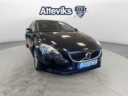Svart Begagnad 2016 Volvo V40 Halvkombi | 144 000 kr (Marknadspris)