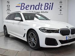 Alpine white Begagnad 2023 BMW 530e M Sport Kombi | 409 500 kr (Marknadspris)