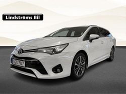Vit Begagnad 2016 Toyota Avensis Kombi | 169 900 kr (Marknadspris)