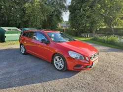 Röd Begagnad 2012 Volvo V60 R-Design Kombi | 69 900 kr (Marknadspris)