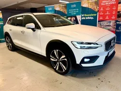 Vit Begagnad 2019 Volvo V60 CC Momentum Kombi | 259 900 kr (Lite dyr)