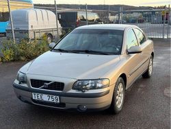 Brun Begagnad 2002 Volvo S60 Sedan | 49 000 kr (Marknadspris)