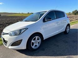 Vit Begagnad 2013 Hyundai i20 Premium Halvkombi | 73 500 kr (Lite dyr)