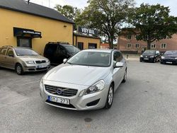 Ljusgrå (grå) Begagnad 2012 Volvo V60 Momentum Kombi | 82 000 kr (Marknadspris)