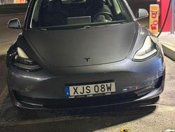 Grå Begagnad 2021 Tesla Model 3 Long Range AWD Sedan | 220 000 kr (Bra pris)