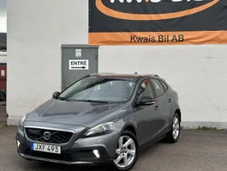 Grå Begagnad 2015 Volvo V40 CC Momentum Kombi | 114 900 kr (Marknadspris)