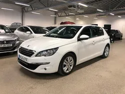 Vit Begagnad 2017 Peugeot 308 Active Halvkombi | 129 900 kr (Marknadspris)
