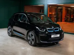 Svart Begagnad 2022 BMW i3 Comfort Edition Halvkombi | 219 900 kr (Marknadspris)