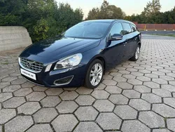 Blå Begagnad 2012 Volvo V60 Momentum Kombi | 134 000 kr (Marknadspris)