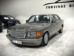 Grå Begagnad 1986 Mercedes 560 Sedan | 134 000 kr