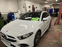 Vit Begagnad 2021 Mercedes A180 AMG Halvkombi | 245 000 kr (Marknadspris)