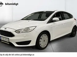 Vit Begagnad 2017 Ford Focus Halvkombi | 108 900 kr (Marknadspris)