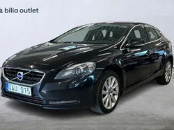 Svart Begagnad 2013 Volvo V40 Summum Kombi | 129 900 kr (Marknadspris)