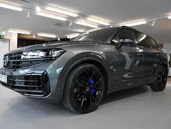 Grå Begagnad 2024 VW Touareg R SUV | 949 800 kr