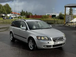 Grå Begagnad 2005 Volvo V50 Kinetic Kombi | 27 500 kr (Marknadspris)