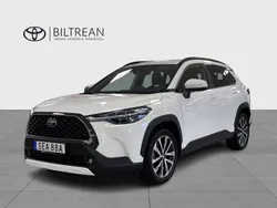 Vit Begagnad 2024 Toyota Corolla Cross Style SUV | 399 000 kr (Marknadspris)